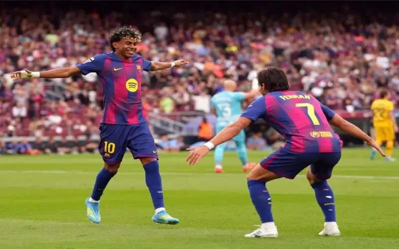 برشلونة يحدد بديل باستوني لتدعيم خط دفاعه في الصيف المقبل